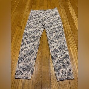 GAP Fitness Medium Regular Snakeskin Print Leggings
